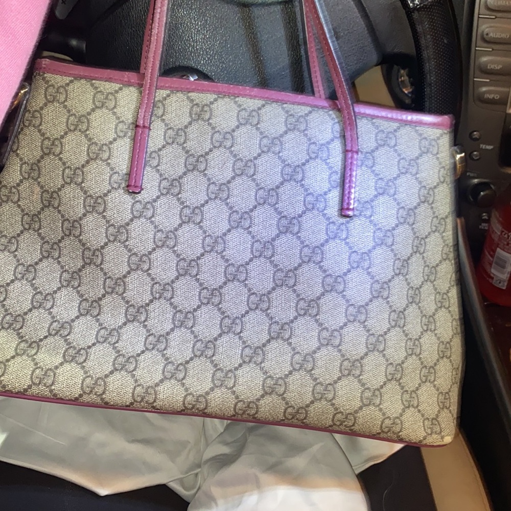 Sightly used Gucci bag need money willing to sell authentic items quickly